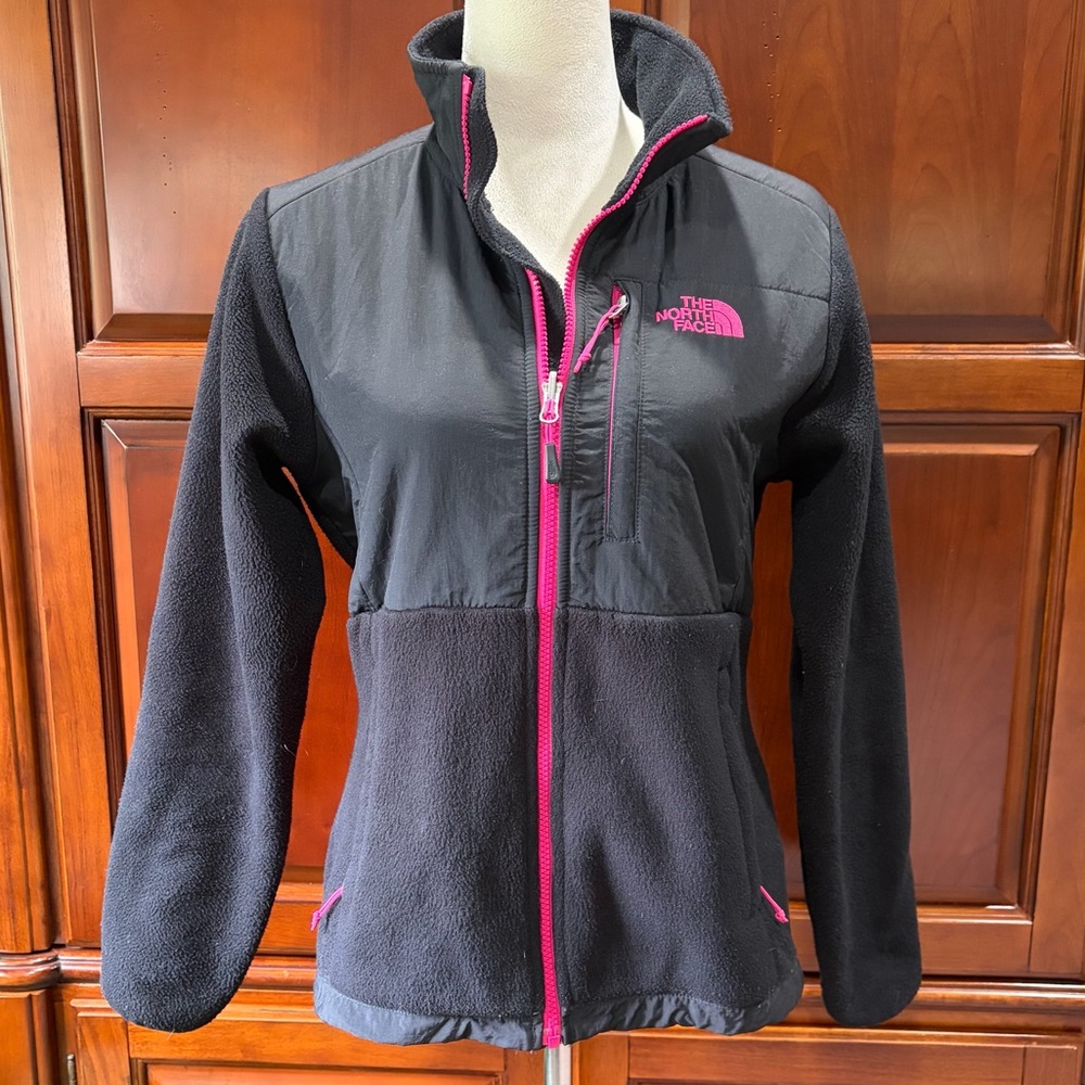 The North Face SzSmall fleece jacket in black and hot pink